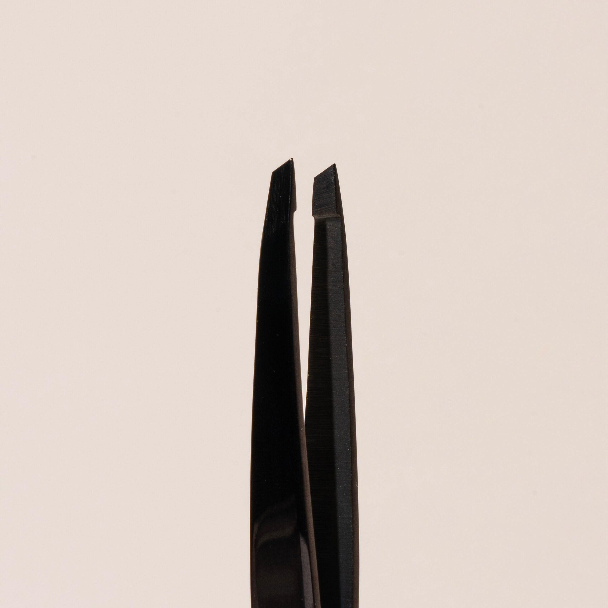 B’KATE BROW TWEEZERS